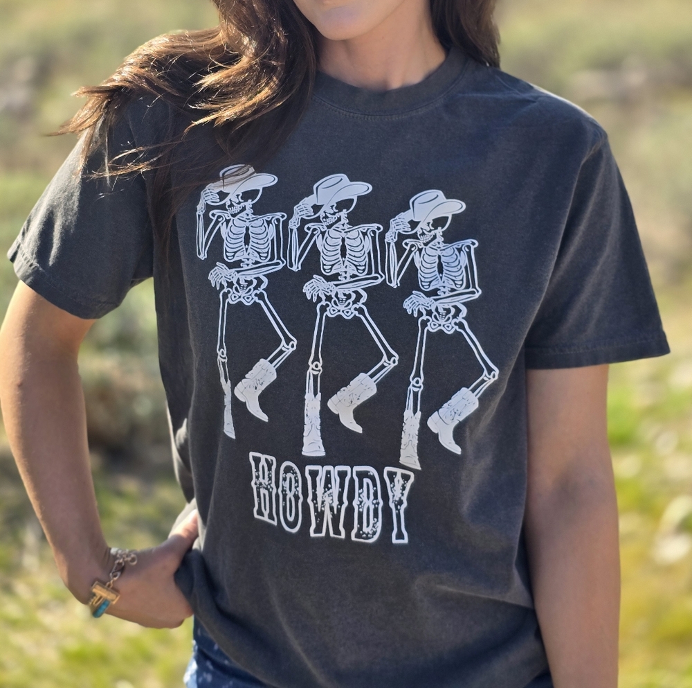 Gray Howdy Skeleton Graphic T-Shirt